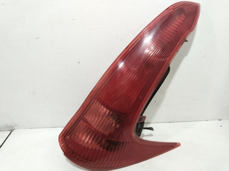 Recambio de piloto trasero derecho para peugeot 206 sw xs referencia OEM IAM 89028684  