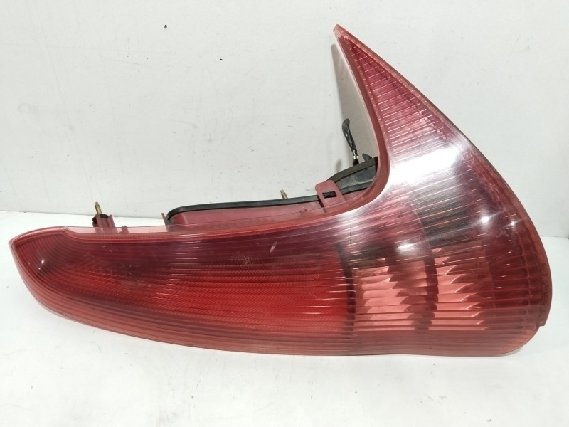 Recambio de piloto trasero derecho para peugeot 206 sw xs referencia OEM IAM 89028684  