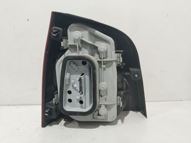 Recambio de piloto trasero derecho para volkswagen polo (9n_, 9a_) 1.2 12v referencia OEM IAM 6q6945096g  