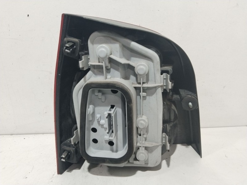 Recambio de piloto trasero derecho para volkswagen polo (9n_, 9a_) 1.2 12v referencia OEM IAM 6q6945096g  