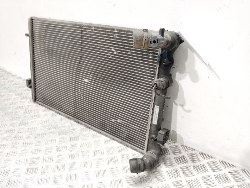 Recambio de radiador agua para volkswagen bora berlina (1j2) trendline referencia OEM IAM 1J0121253AD  