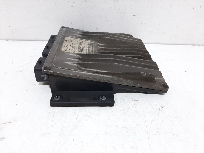 Recambio de centralita motor uce para renault clio iii confort dynamique referencia OEM IAM 8200399038  