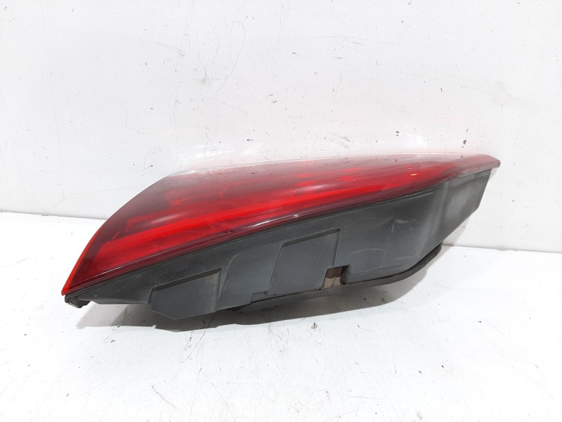 Recambio de piloto porton trasero izquierdo para hyundai i40 cab bluedrive referencia OEM IAM 11688  