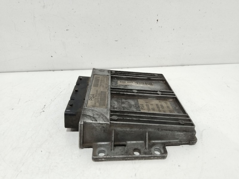 Recambio de centralita motor uce para citroën saxo 1.4 referencia OEM IAM 9637705980  