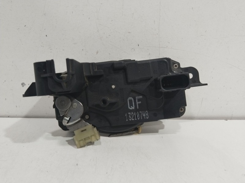 Recambio de cerradura puerta delantera izquierda para opel zafira b cosmo referencia OEM IAM 13210748  