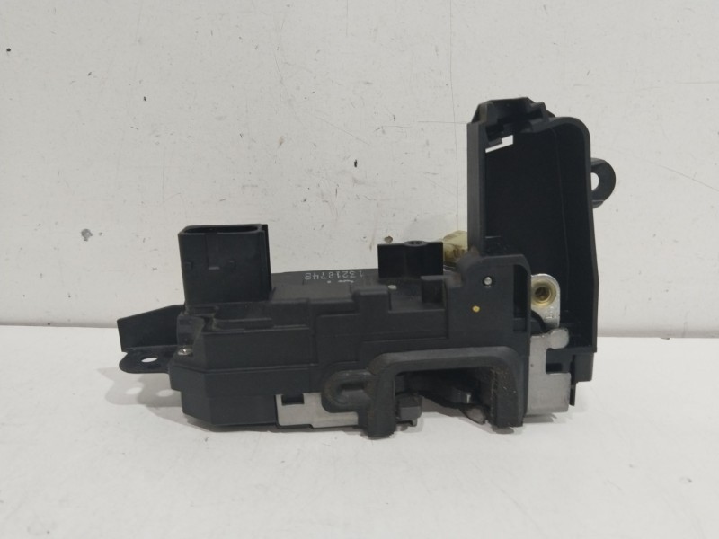 Recambio de cerradura puerta delantera izquierda para opel zafira b cosmo referencia OEM IAM 13210748  