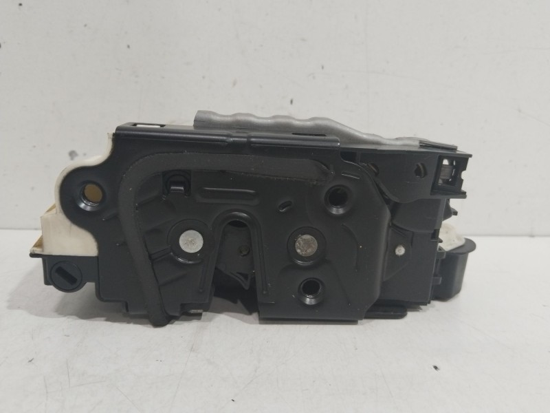 Recambio de cerradura puerta delantera derecha para skoda rapid active referencia OEM IAM 5E1837016A  