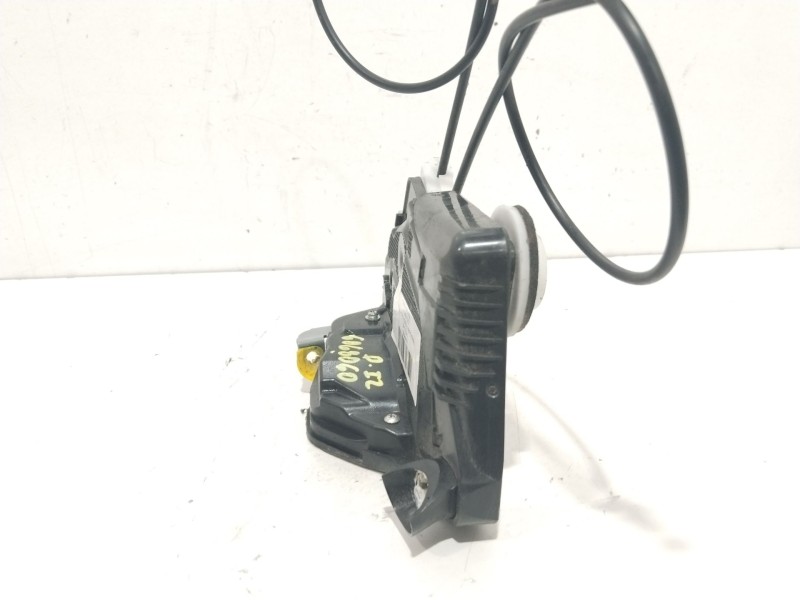 Recambio de cerradura puerta delantera izquierda para toyota yaris hybrid active referencia OEM IAM T4311140  