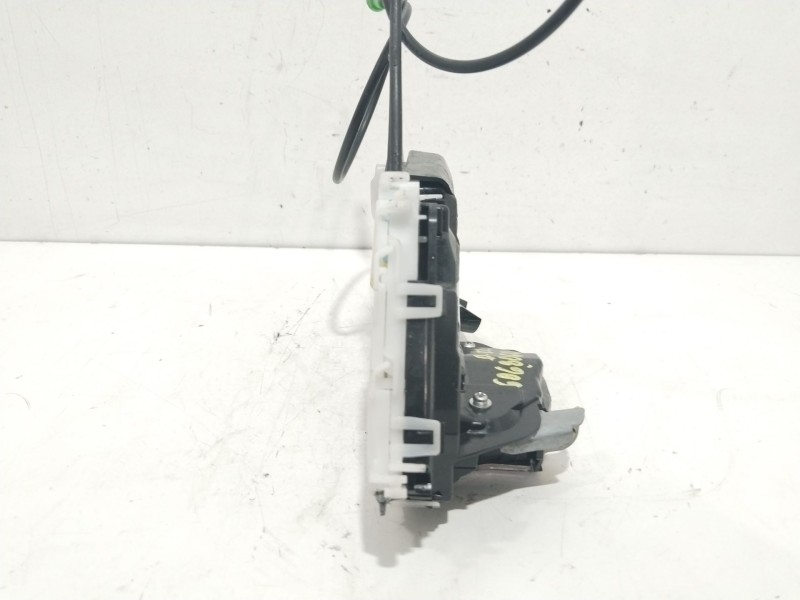 Recambio de cerradura puerta delantera izquierda para toyota yaris hybrid active referencia OEM IAM T4311140  