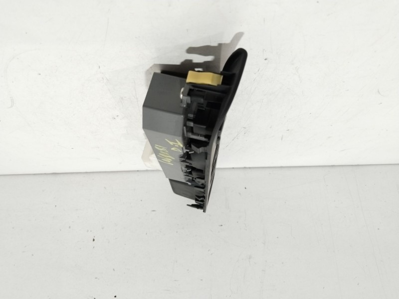 Recambio de mando elevalunas delantero izquierdo para toyota yaris hybrid active referencia OEM IAM 742320D690  