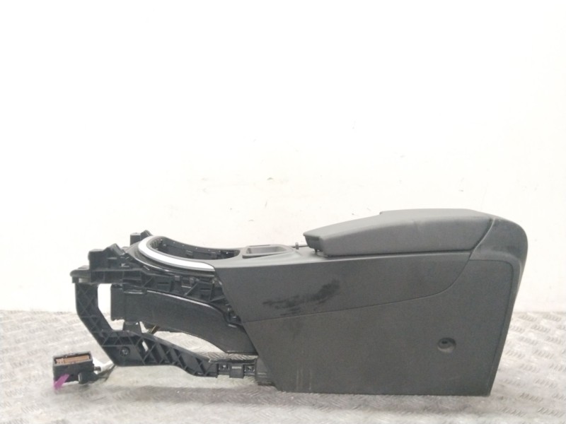 Recambio de apoyabrazos central para opel insignia berlina sportive referencia OEM IAM 22792666  