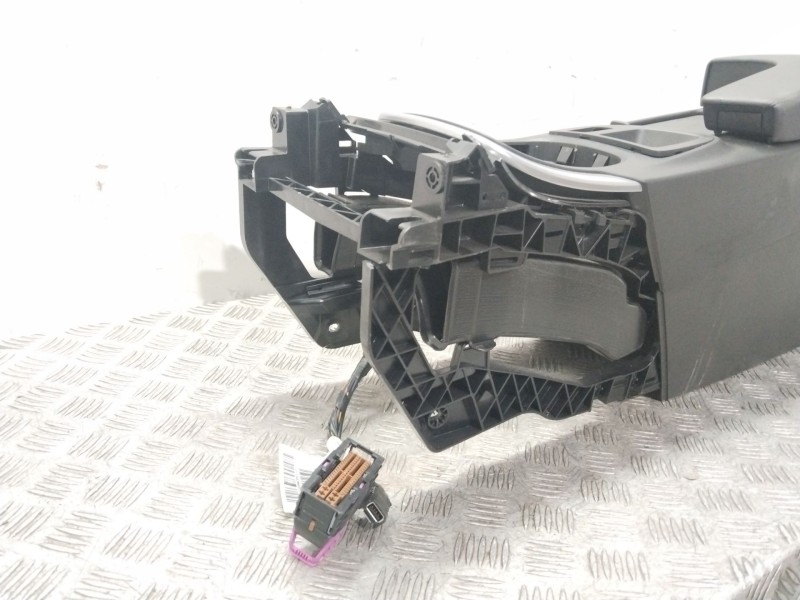 Recambio de apoyabrazos central para opel insignia berlina sportive referencia OEM IAM 22792666  