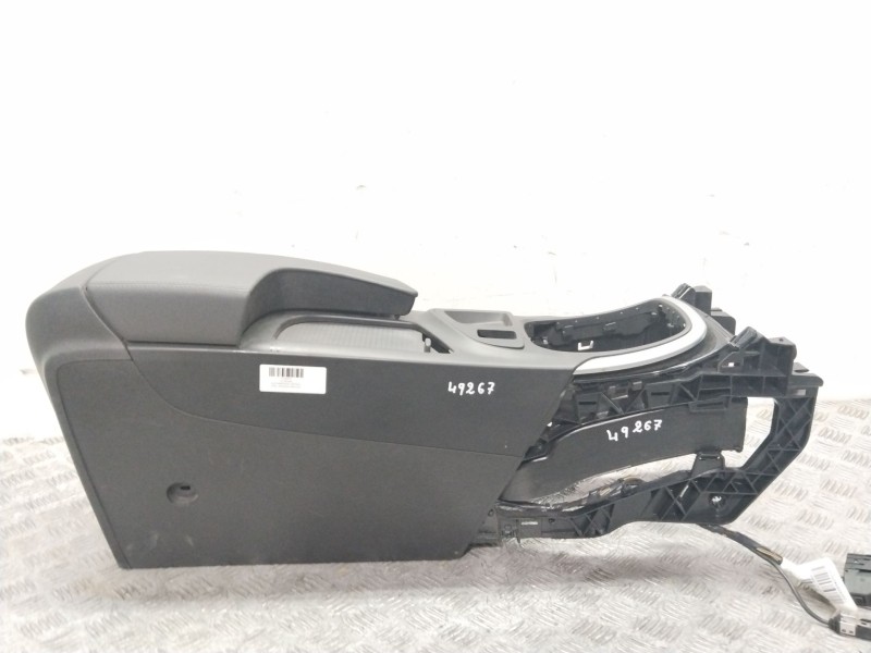 Recambio de apoyabrazos central para opel insignia berlina sportive referencia OEM IAM 22792666  