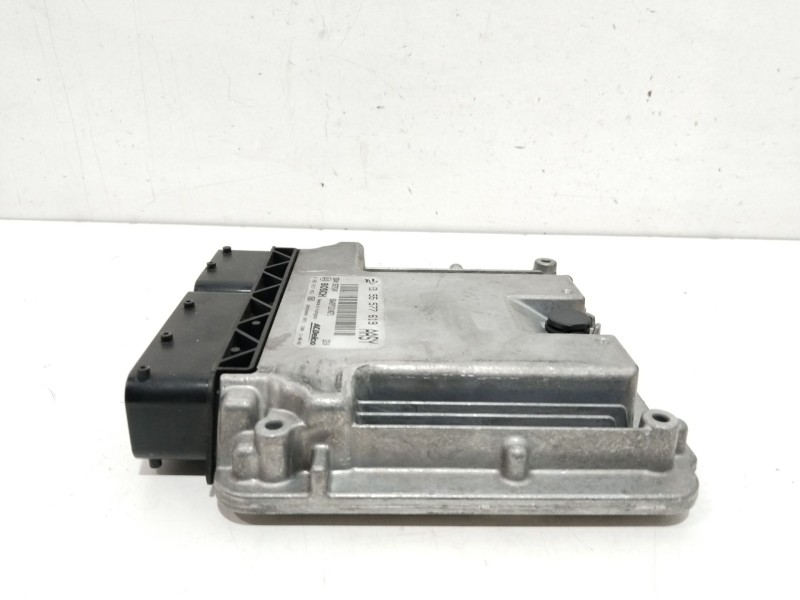 Recambio de centralita motor uce para opel insignia berlina excellence referencia OEM IAM 55577619  0281017453