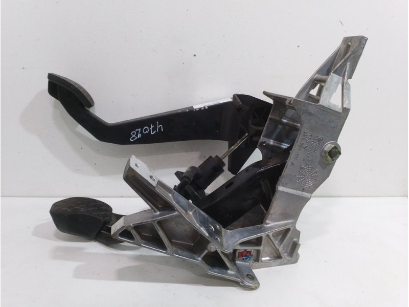 Recambio de pedal embrague para audi a4 avant (8e) 1.8 t referencia OEM IAM 8E1721316  