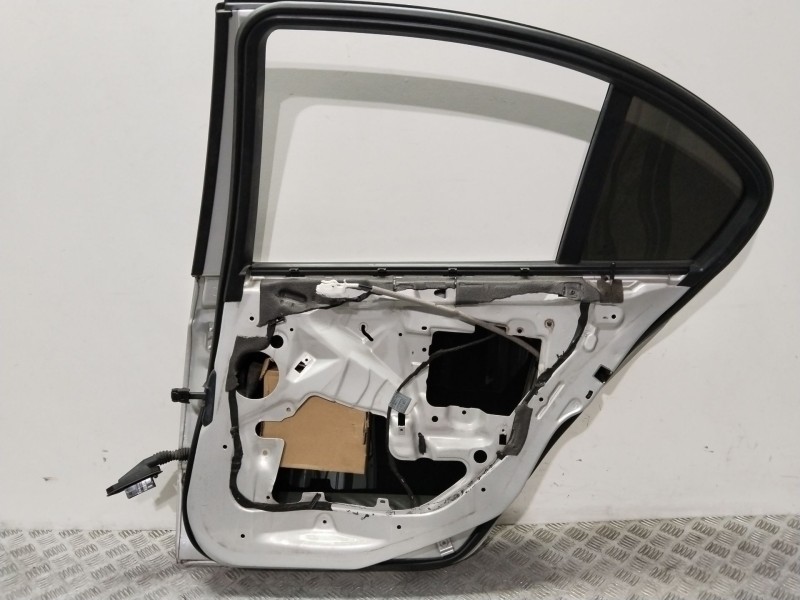 Recambio de puerta trasera derecha para bmw serie 3 berlina (e46) 316i referencia OEM IAM  PLATA 