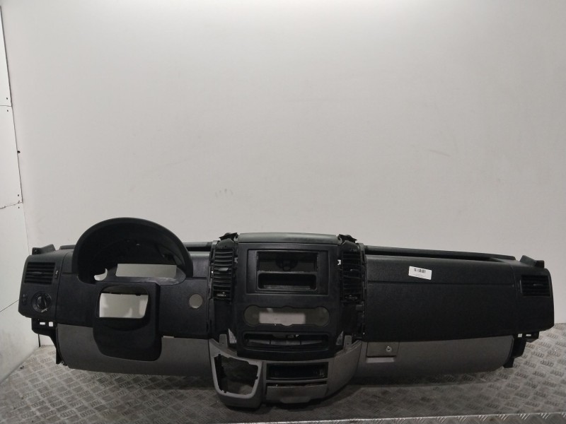 Recambio de salpicadero para mercedes-benz sprinter ii james cook (906) 311 cdi classic referencia OEM IAM    Recambio de salpicadero para mercedes-benz sprinter ii james cook (906) 311 cdi classic referencia OEM IAM