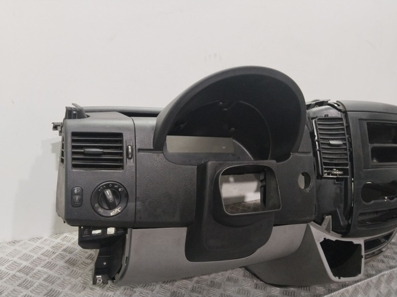 Recambio de salpicadero para mercedes-benz sprinter ii james cook (906) 311 cdi classic referencia OEM IAM    Recambio de salpicadero para mercedes-benz sprinter ii james cook (906) 311 cdi classic referencia OEM IAM