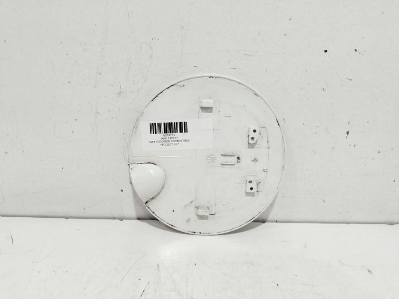 Recambio de tapa exterior combustible para peugeot 207 xs referencia OEM IAM 9681730777  BLANCO