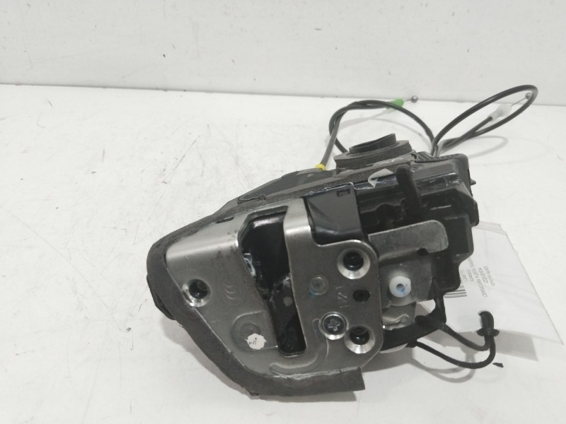 Recambio de cerradura puerta trasera izquierda para toyota auris luna referencia OEM IAM A046693  