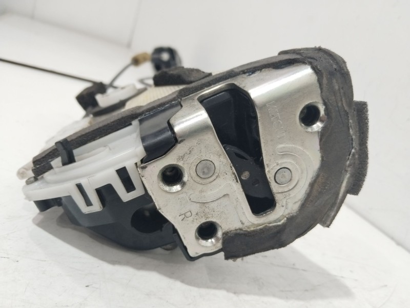 Recambio de cerradura puerta trasera derecha para toyota prius (_w3_) 1.8 hybrid (zvw3_) referencia OEM IAM 6905047070  