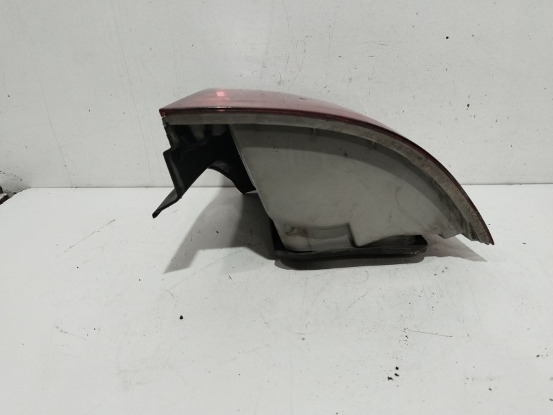 Recambio de piloto trasero derecho para kia carens 2.0 crdi ex monovolumen referencia OEM IAM 0K2JB51150A  