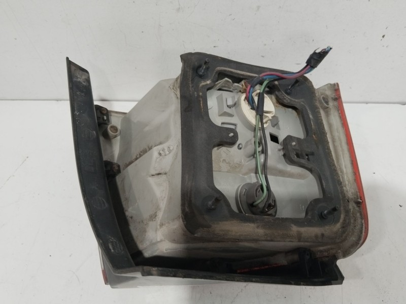 Recambio de piloto trasero derecho para kia carens 2.0 crdi ex monovolumen referencia OEM IAM 0K2JB51150A  