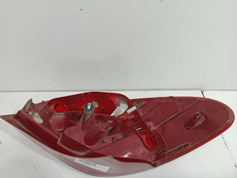 Recambio de piloto trasero derecho para peugeot 207 sport referencia OEM IAM 9686565980  