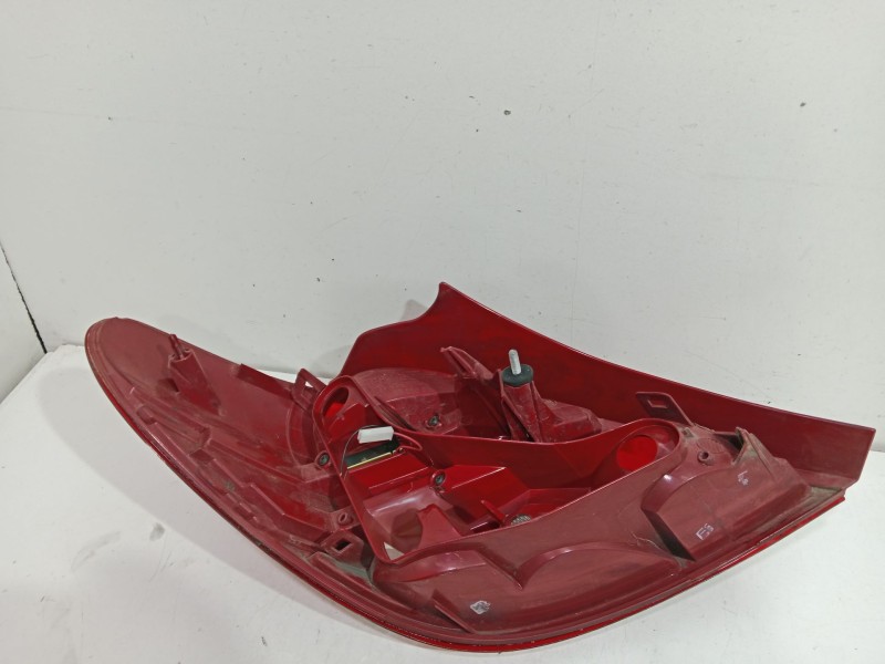 Recambio de piloto trasero derecho para peugeot 207 sport referencia OEM IAM 9686565980  