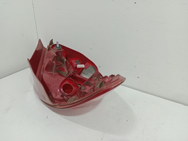 Recambio de piloto trasero derecho para peugeot 207 sport referencia OEM IAM 9686565980  