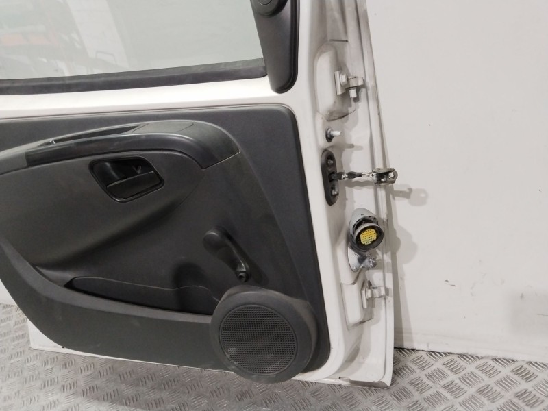 Recambio de puerta delantera izquierda para fiat fiorino básico familiar referencia OEM IAM 1367187080  BLANCO