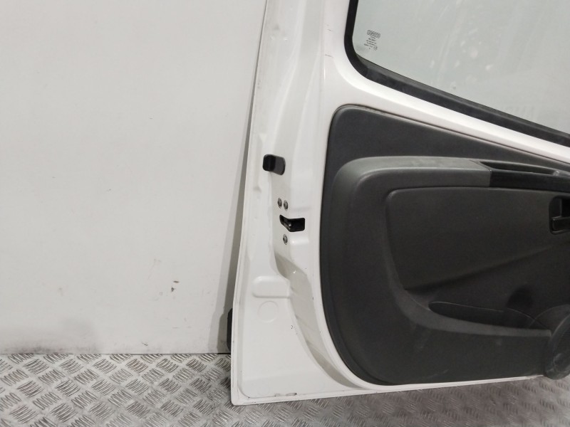 Recambio de puerta delantera izquierda para fiat fiorino básico familiar referencia OEM IAM 1367187080  BLANCO