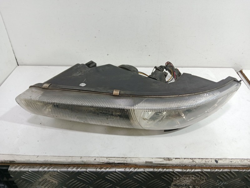 Recambio de faro derecho para chrysler stratus berlina (ja) 2.0 le referencia OEM IAM 04630152  