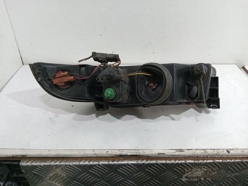 Recambio de faro derecho para chrysler stratus berlina (ja) 2.0 le referencia OEM IAM 04630152  