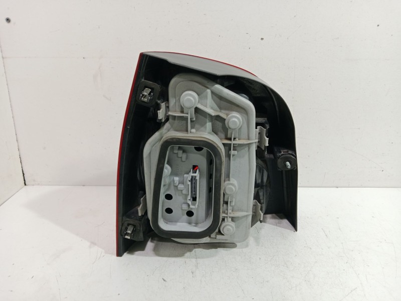 Recambio de piloto trasero derecho para volkswagen polo (9n1) highline referencia OEM IAM 6Q6945096G  