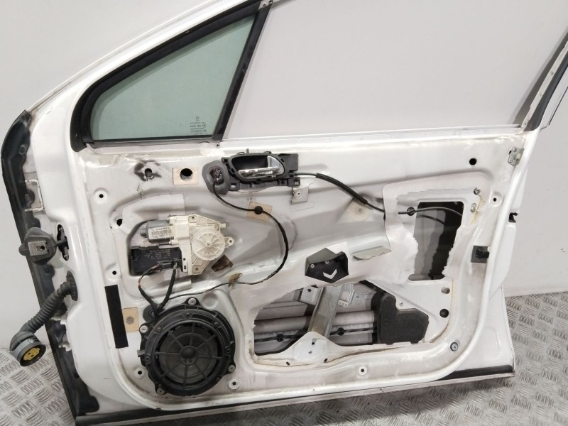 Recambio de puerta delantera derecha para peugeot 407 sw sr sport referencia OEM IAM 9004AQ  BLANCO