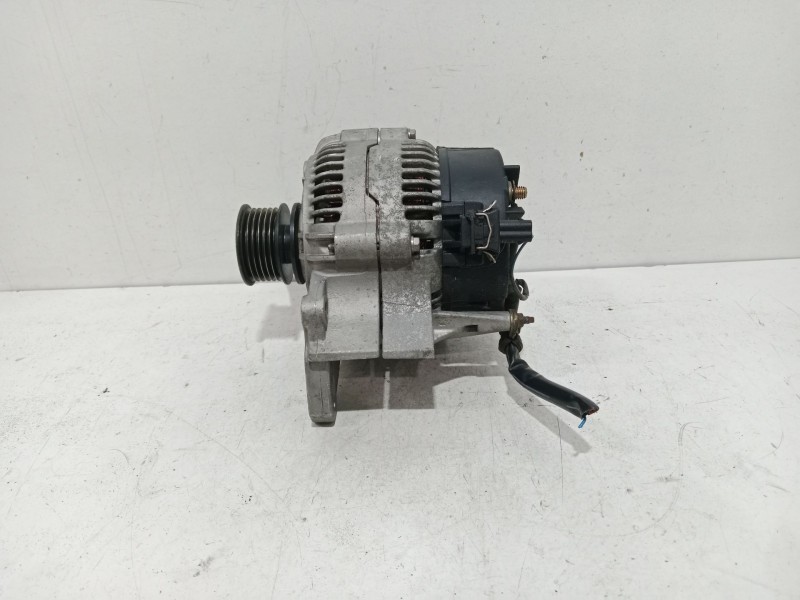 Recambio de alternador para volkswagen polo berlina (6n1) básico referencia OEM IAM 0986038070  