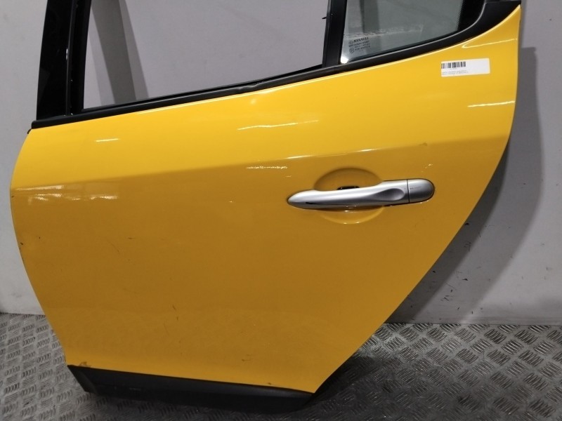 Recambio de puerta trasera izquierda para renault megane iii berlina 5 p dynamique referencia OEM IAM 821018543R  