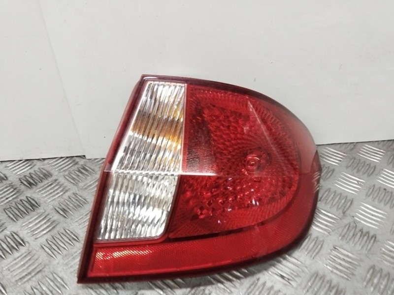 Recambio de piloto trasero derecho para hyundai getz (tb) 1.1 gl referencia OEM IAM 921021C5  