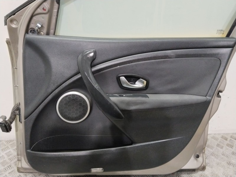 Recambio de puerta delantera derecha para renault megane iii berlina 5 p dynamique referencia OEM IAM 801009742R  