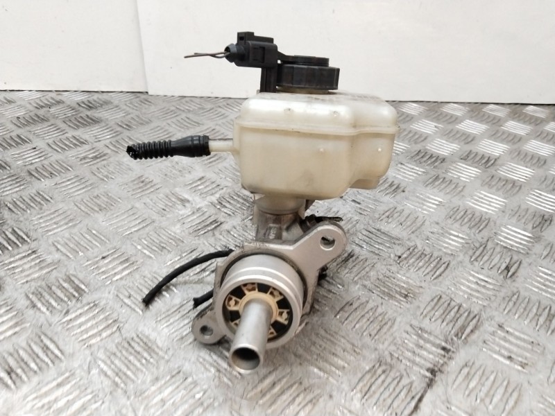 Recambio de bomba freno para volkswagen golf v berlina (1k1) gt sport referencia OEM IAM 1K1611301D  