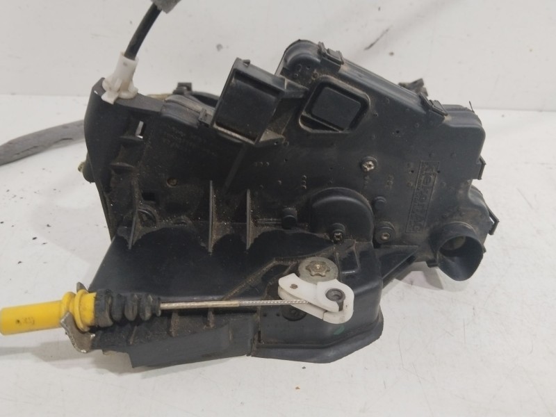 Recambio de cerradura puerta trasera izquierda para bmw serie 3 berlina (e46) 323i referencia OEM IAM FTL241  