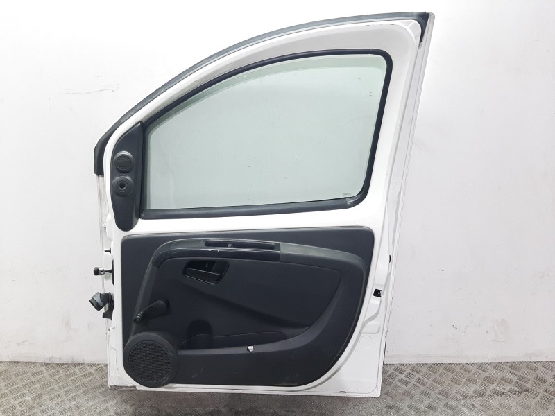 Recambio de puerta delantera derecha para fiat fiorino básico familiar referencia OEM IAM 1367184080  