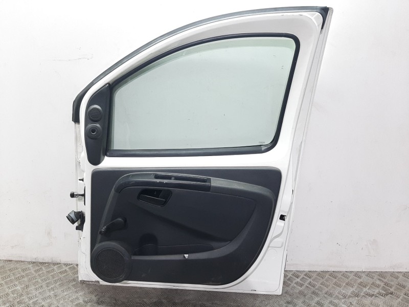 Recambio de puerta delantera derecha para fiat fiorino básico familiar referencia OEM IAM 1367184080  