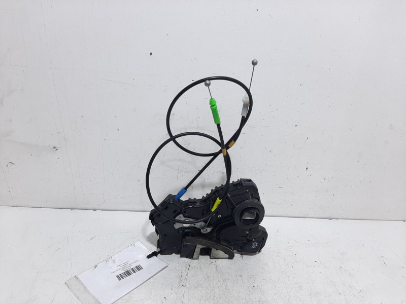 Recambio de cerradura puerta delantera derecha para toyota auris active referencia OEM IAM 6903002220  