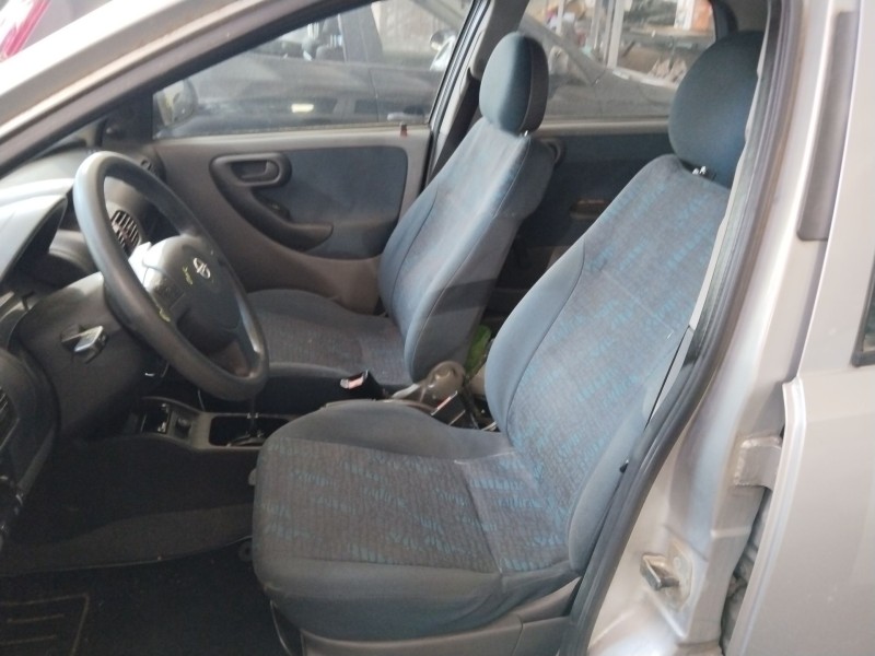 opel corsa c (x01) del año 2002