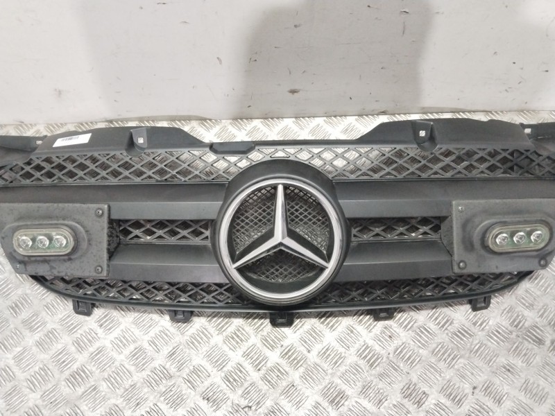 Recambio de rejilla delantera para mercedes-benz sprinter 2-t autobús (b901, b902) 213 cdi (902.671, 902.672) referencia OEM IAM Recambio de rejilla delantera para mercedes-benz sprinter 2-t autobús (b901, b902) 213 cdi (902.671, 902.672) referencia OEM IAM