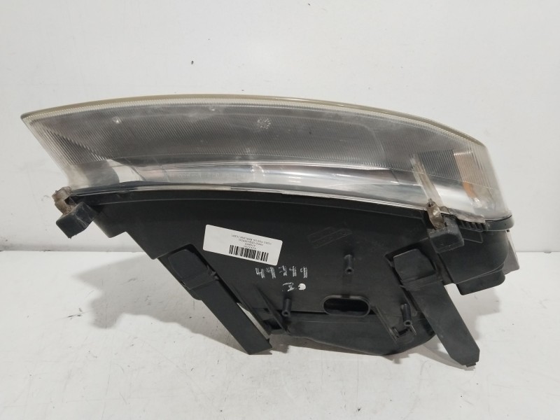 Recambio de faro izquierdo para ford focus berlina (cap) 1.6 16v cat referencia OEM IAM 270605  