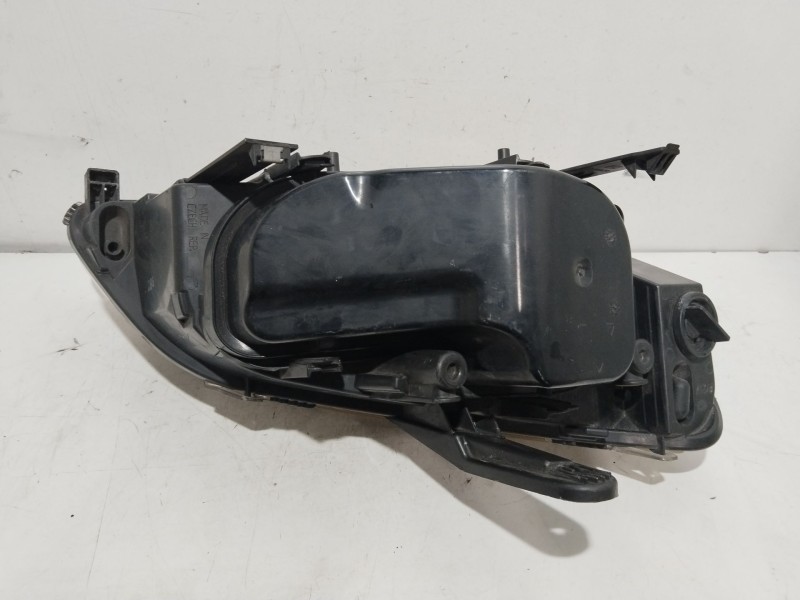 Recambio de faro izquierdo para ford focus berlina (cap) 1.6 16v cat referencia OEM IAM 270605  