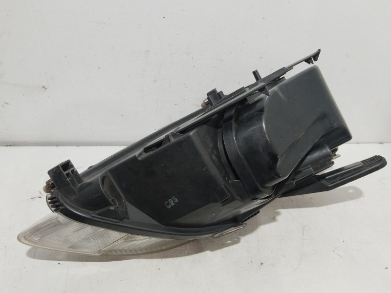 Recambio de faro izquierdo para ford focus berlina (cap) 1.6 16v cat referencia OEM IAM 270605  